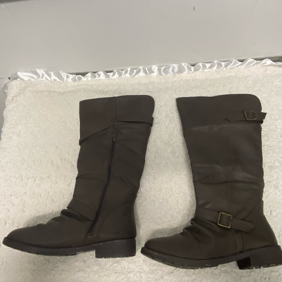 Rue 21 Light Brown Faux Leather Knee Buckle Strap Zip Boots women’s L 8-9 - Picture 7 of 13